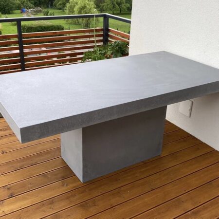 Stół z betonu architektonicznego na taras/do jadalni